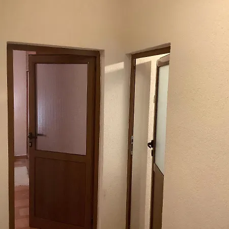 приключение в Διαμέρισμα *